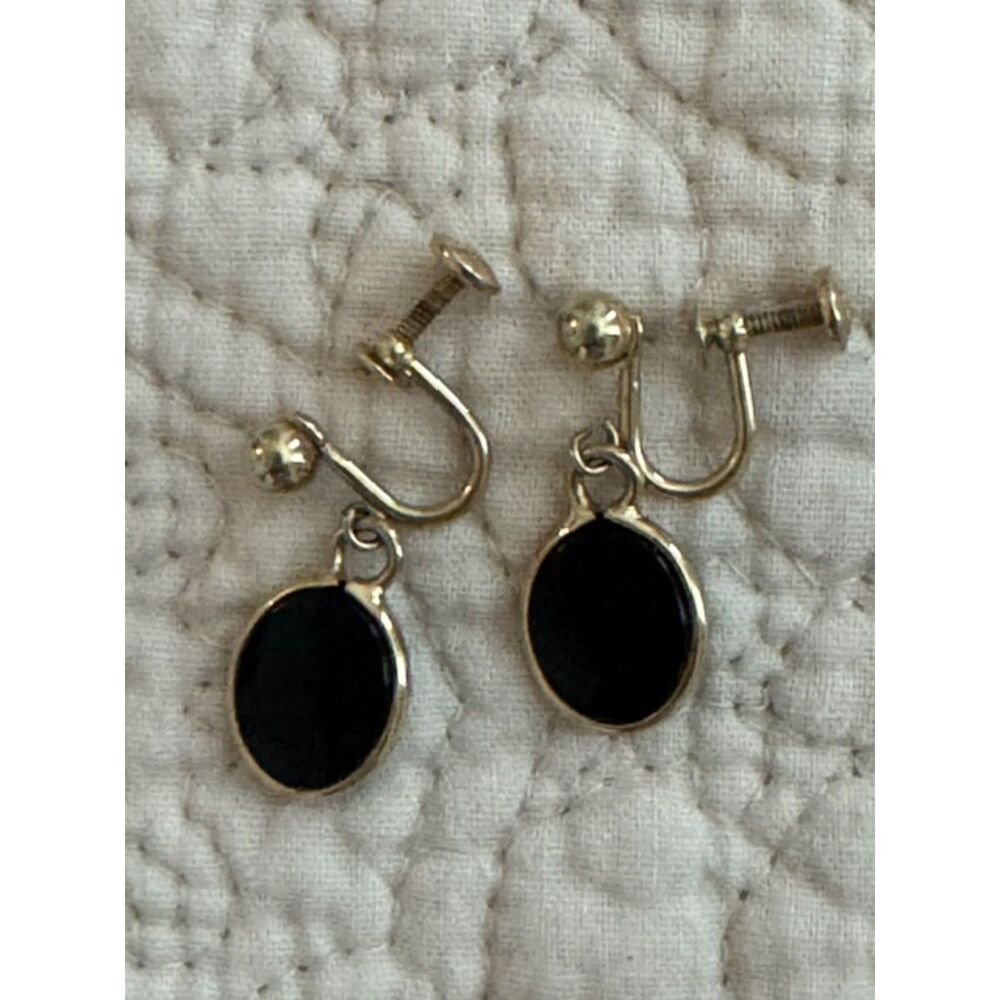 Vintage 1940-50s screw back gold filled black stone earrings.